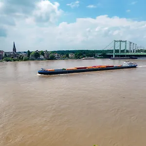 Wiesenhaus: Wohnen Im Tiny House Direkt Am Rhein , Köln Deutschland